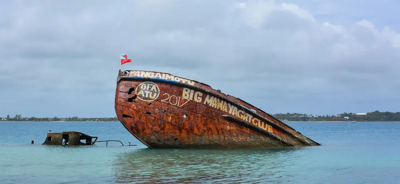 Photo by adliwahid shipwreck, ocean, sea