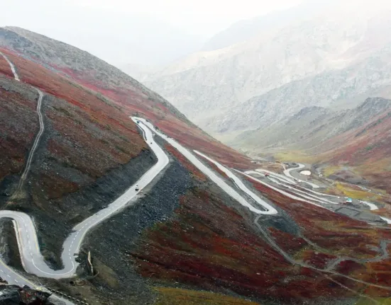 babusar pass, babusar top, winding road
