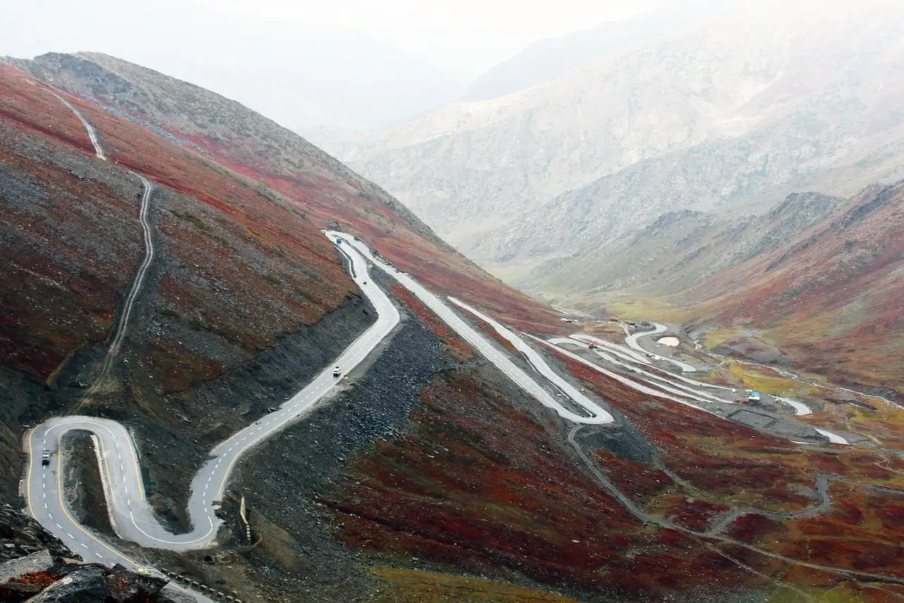 babusar pass, babusar top, winding road
