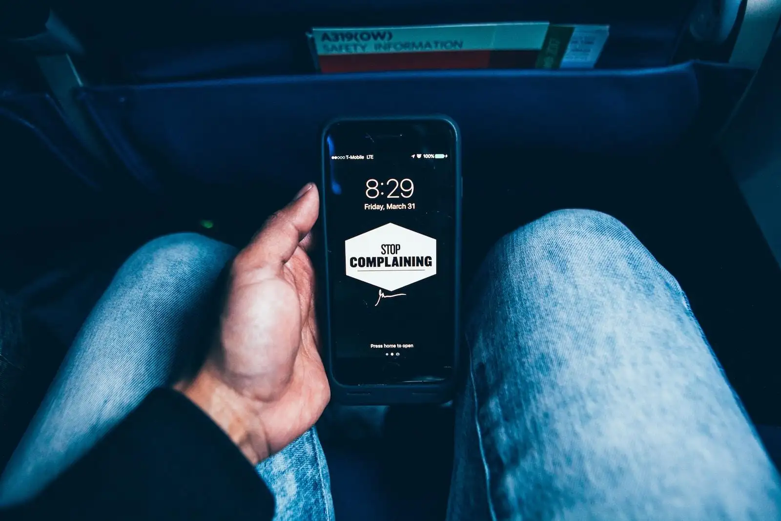 Is It Better To Book Flights On The Phone Or Online? The Battle of Booking Methods