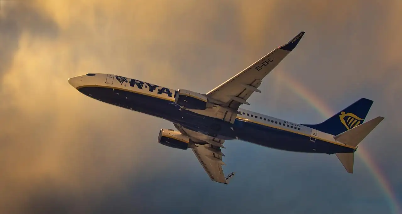 Photo by Lost Places World com plane, jet, flight