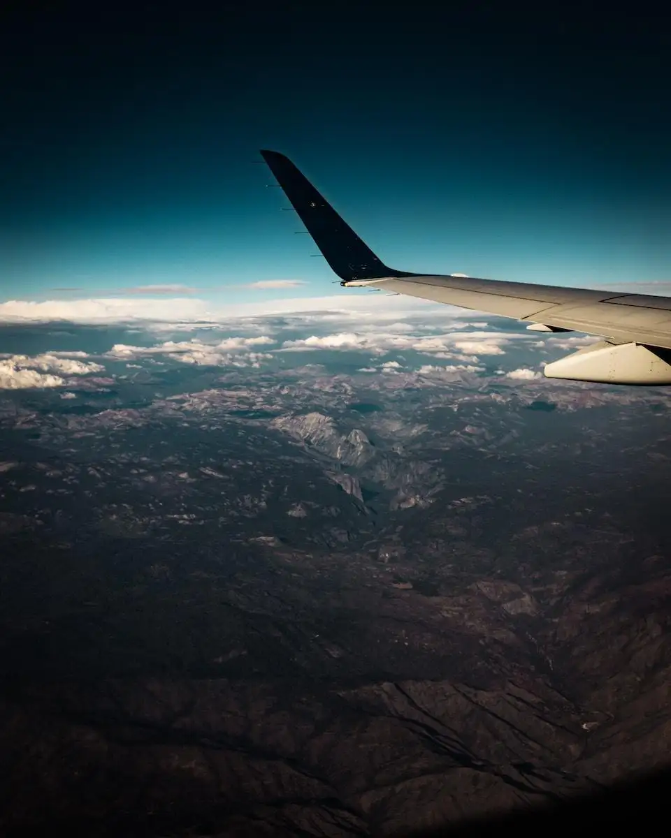 Photo by Daniel Lincoln an airplane wing in the sky