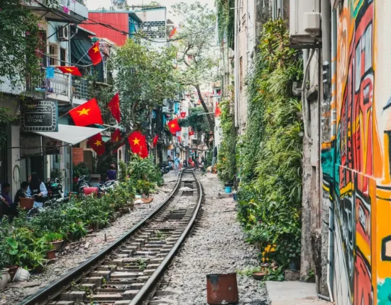 a train track running through an alley way